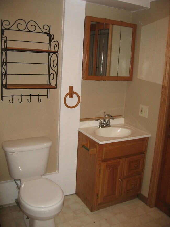 Building Photo - 712 Erin Place