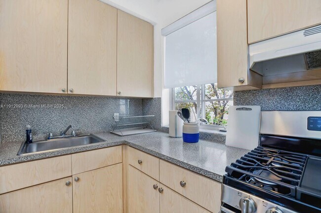 Building Photo - 301 86th St