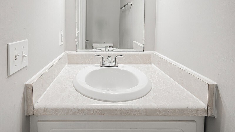 Building Photo - 815 Golf View Pl