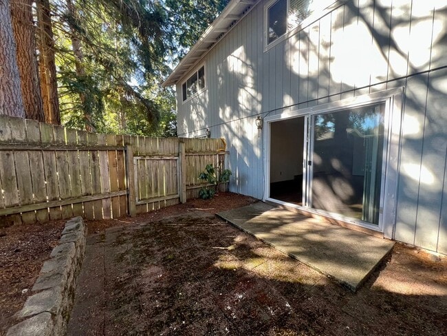 Building Photo - Newly Updated Duplex (Unit A) - Water incl...