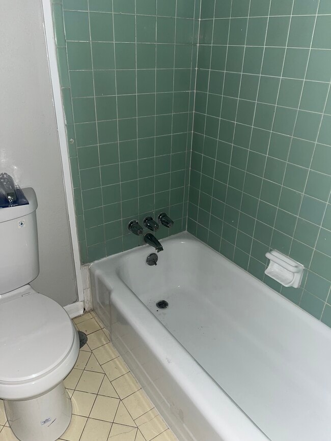 Building Photo - 403 Gulpha Dr