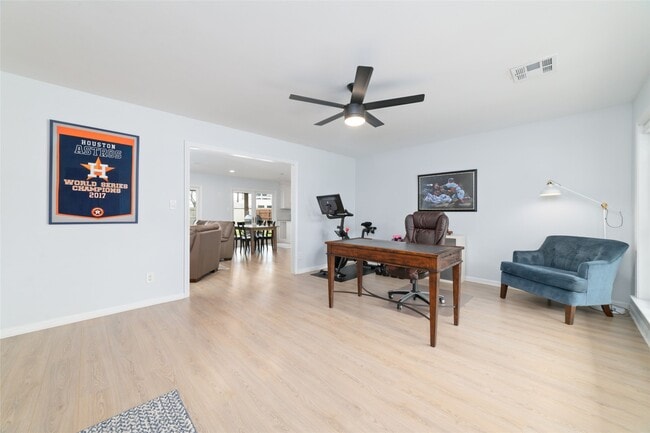 Building Photo - 6435 Woodbrook Ln