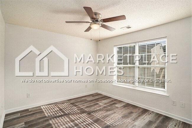 Building Photo - 600 Henni Cir