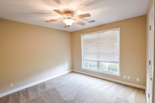 Building Photo - Pet Friendly Three Bedroom with Bonus!
