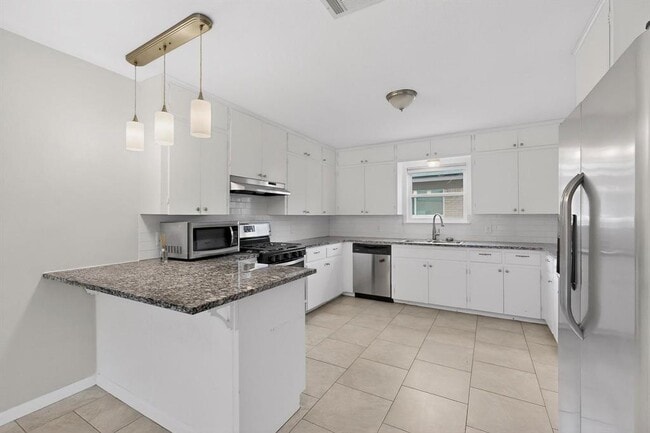 Building Photo - 4805 Broadhill Dr