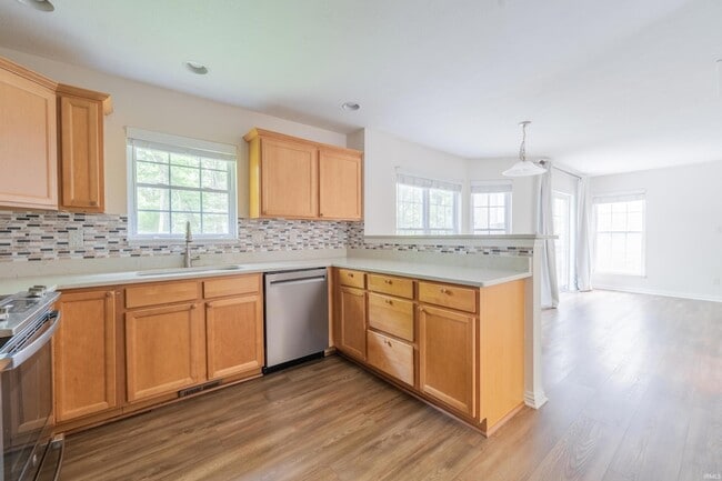 Building Photo - 1115 E Azalea Ln