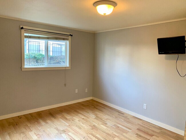 Building Photo - Beacon Hill 3 bedroom, 2 bath. 1 car garage with large storage loft.