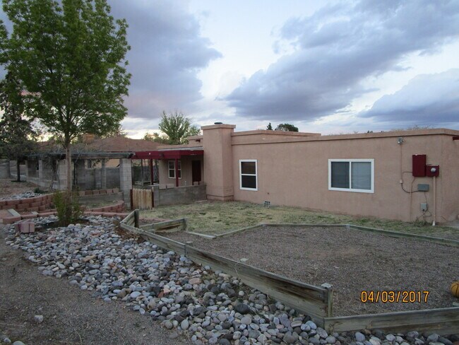 Building Photo - Rio Rancho 3-4 BR 1915 SF 2B 2CG