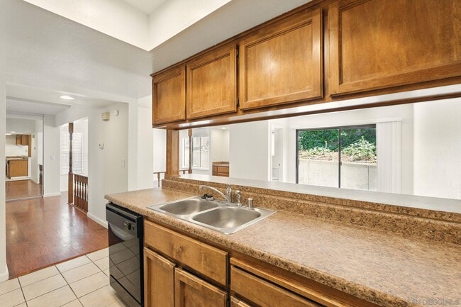 Building Photo - 1312 Shaddick Dr