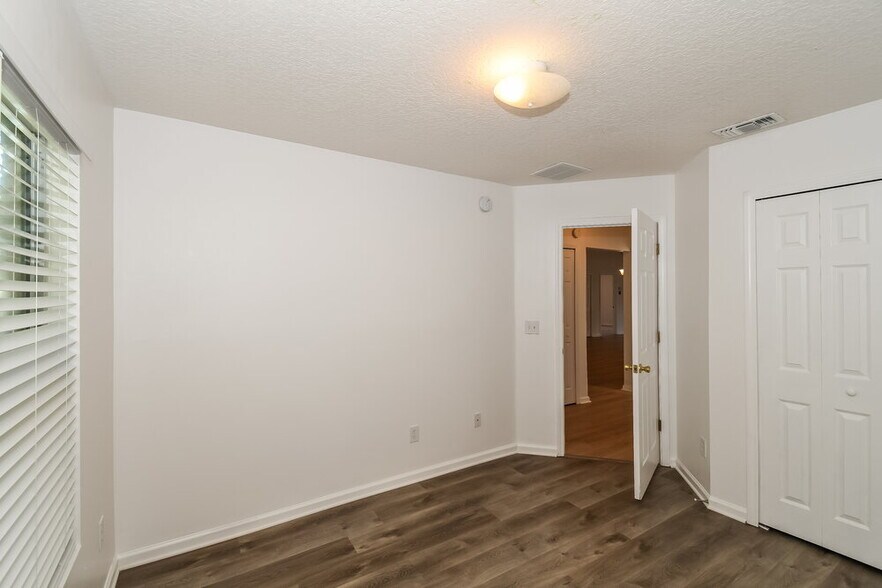 Building Photo - 2533 Spring Pond Ln