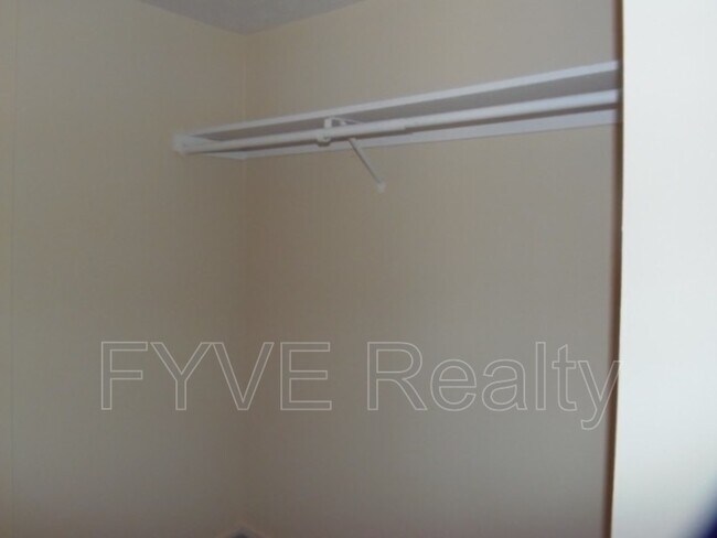 Building Photo - 751 Worthington Forest Pl