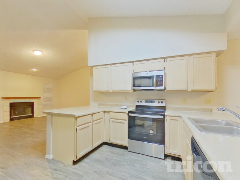 Building Photo - 1313 N Avoca