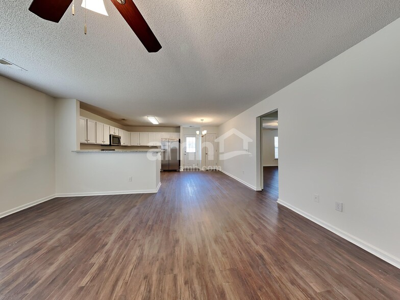 Building Photo - 3028 Crusades St