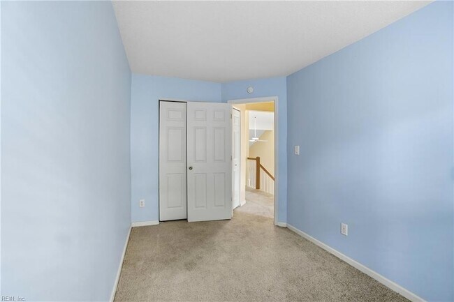 Building Photo - 716 Aylesbury Dr