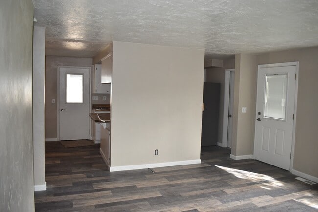 Building Photo - Modern home tucked away in the adorable little town of Brownsville.