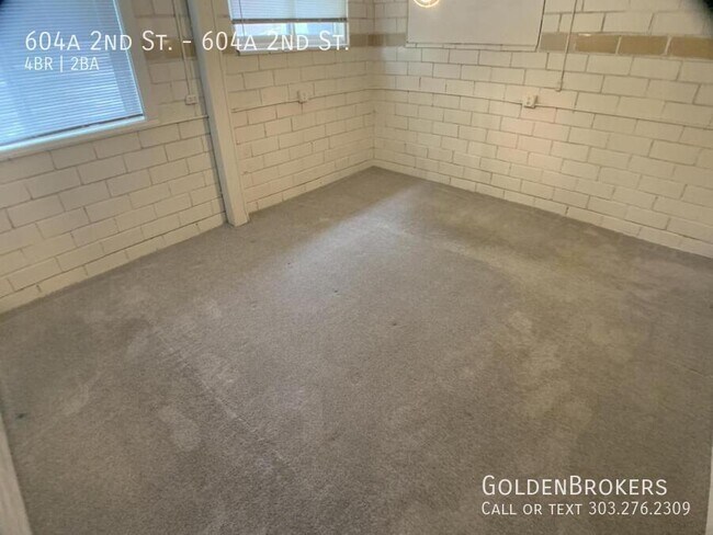 Building Photo - 604 2nd St