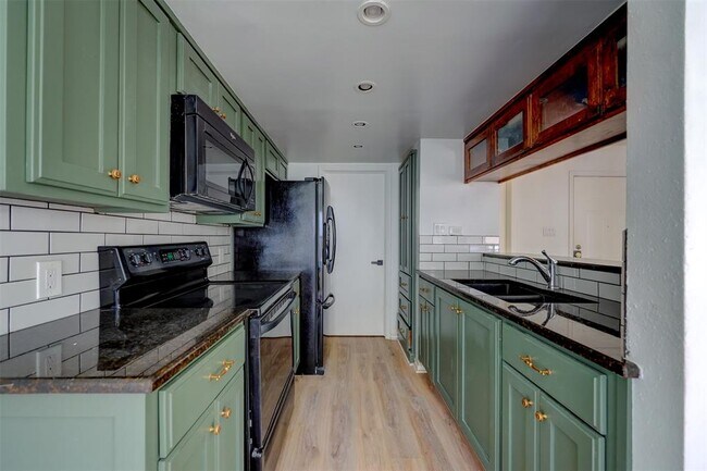 Building Photo - 512 Eberhart Ln