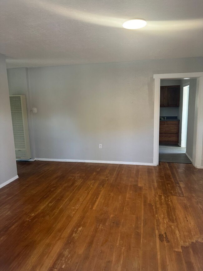 Building Photo - 3 bedroom 1 bath house