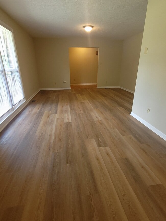 Building Photo - 1301 Fowler Dr