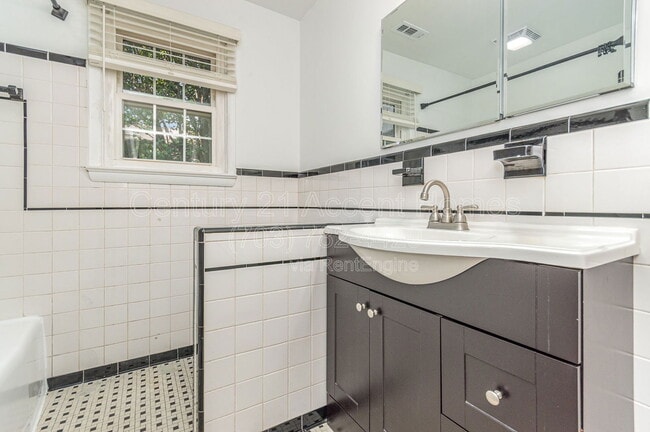 Building Photo - 1700 14th St S