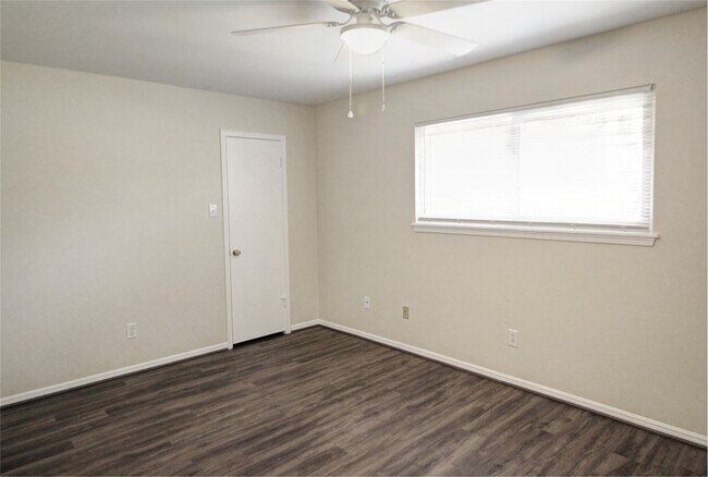 Building Photo - 12118 Double Tree Dr