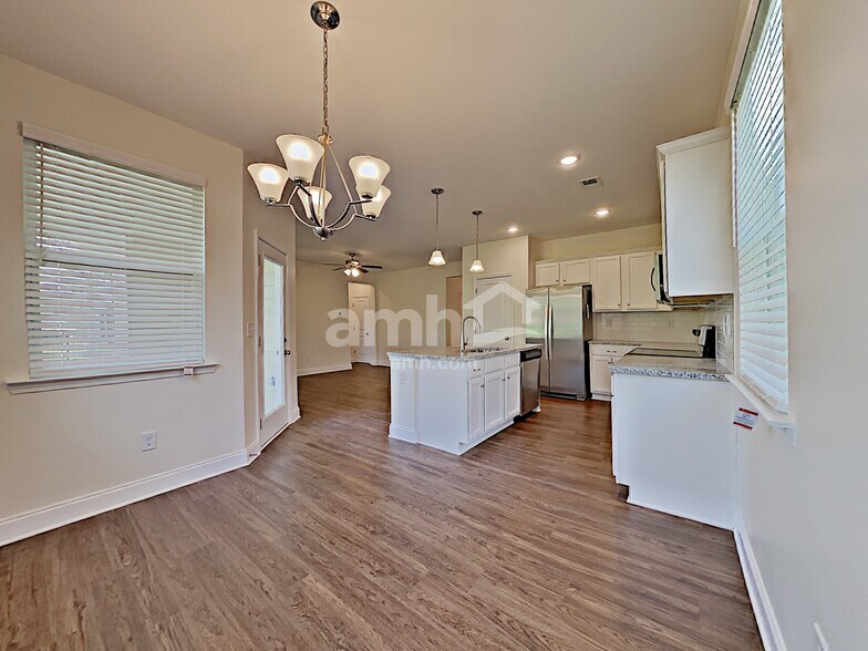 Building Photo - 6411 Atlantic Bch Ave