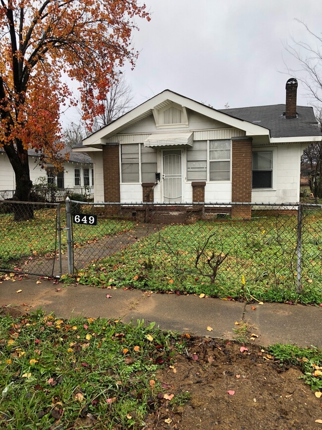 Primary Photo - 649 Fulton Ave SW