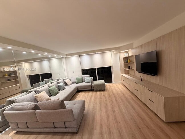 Building Photo - 10275 Collins Ave