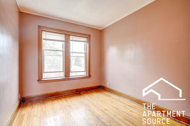 Building Photo - 2618 N Kildare Ave