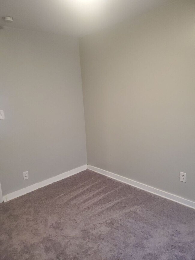 Building Photo - Washer/Dryer Hook Ups