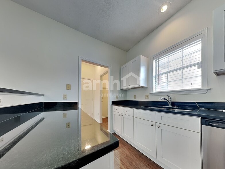 Building Photo - 821 Rain Dance Way