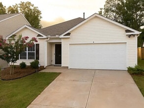 Building Photo - 4 Bedroom 2 Bathroom