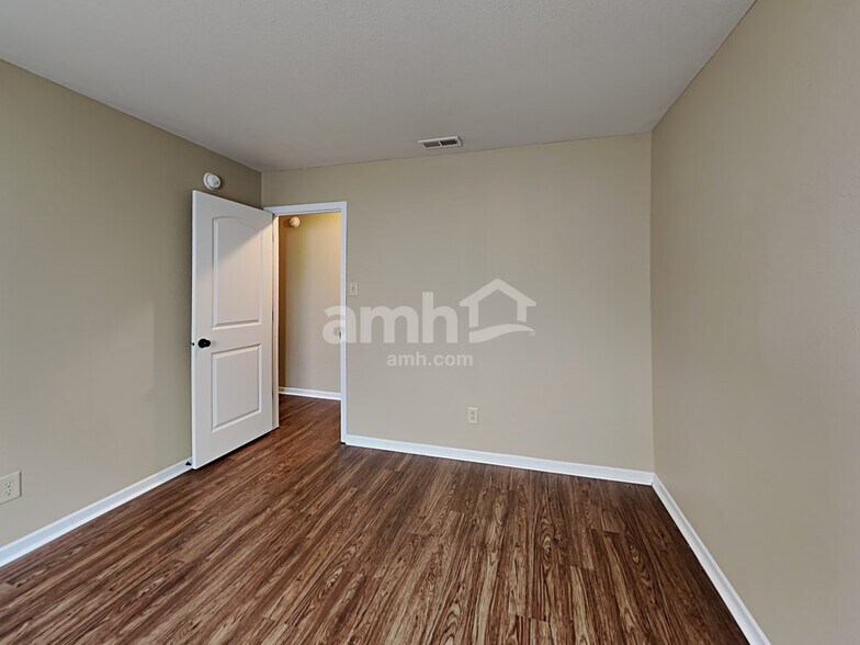 Building Photo - 2289 Seven Peaks Dr