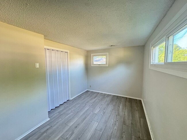 Building Photo - 2 bed, 1 bath Home in Elkhart IN   ACCEPTING SECTION 8