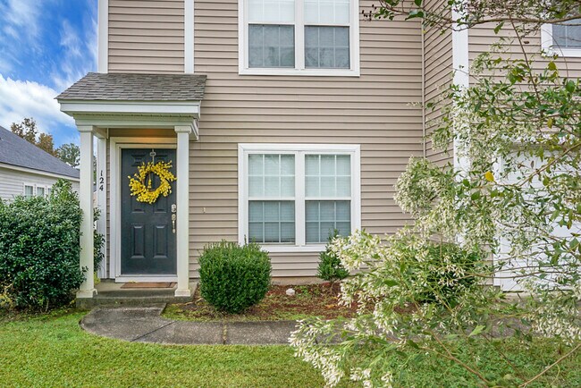 Building Photo - 124 Larkspur Dr
