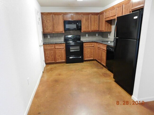 Building Photo - 1202 Cavalry Ln