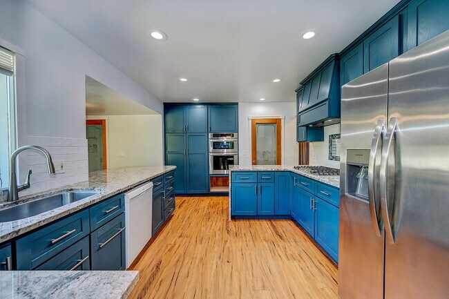 Building Photo - Bothell Rambler