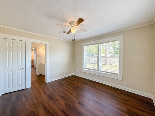 Building Photo - 6009 Jerrycrest Dr