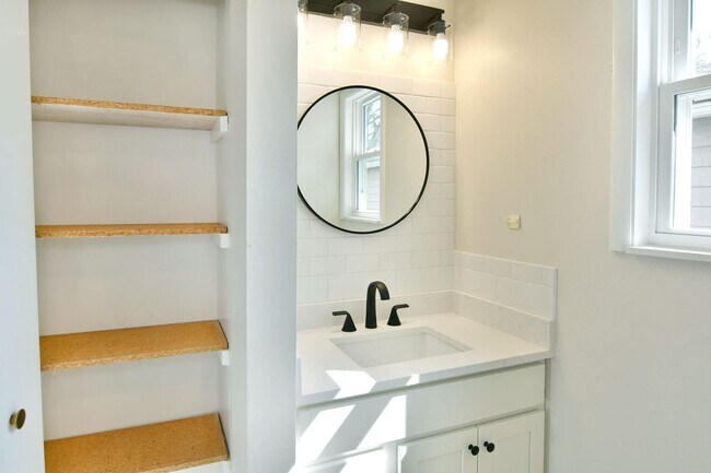 Building Photo - 72-78 S Roanoke