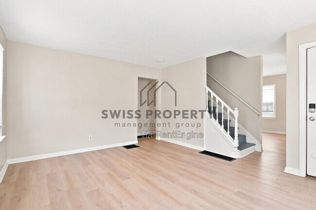 Building Photo - 1590 Vendome Dr S