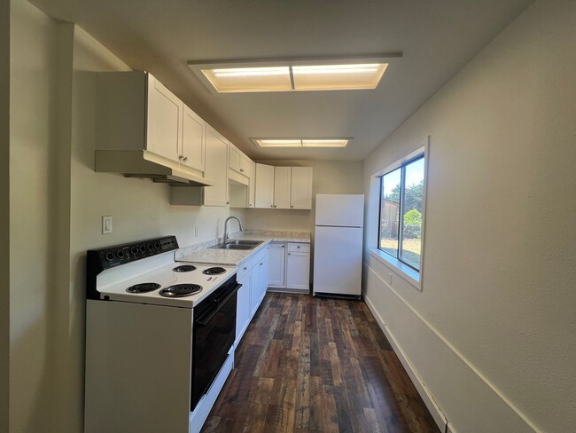 Building Photo - 546 Fir Ave