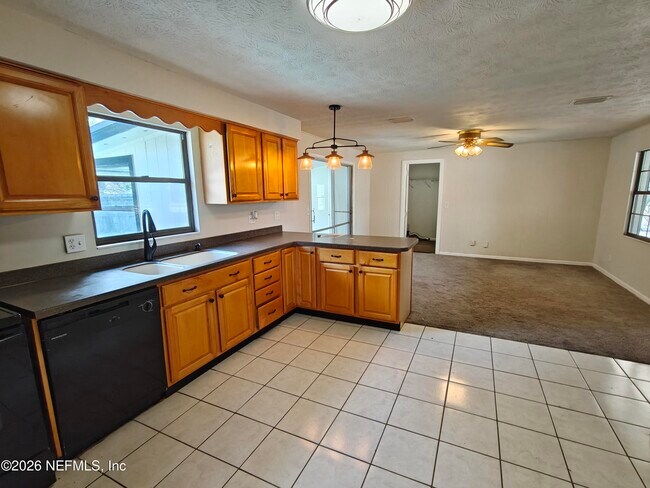 Building Photo - 588 Madeira Dr