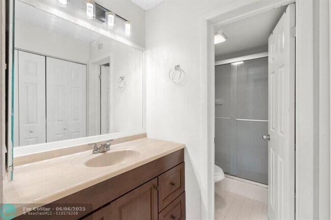 Building Photo - 6575 W Oakland Park Blvd