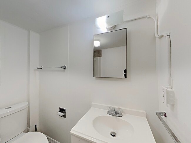 Building Photo - 630 N Halifax Ave