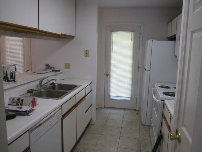 Building Photo - Charming home centrally located