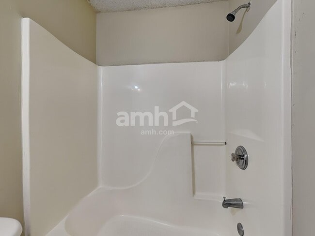 Building Photo - 2901 Horseshoe Bend Rd SW