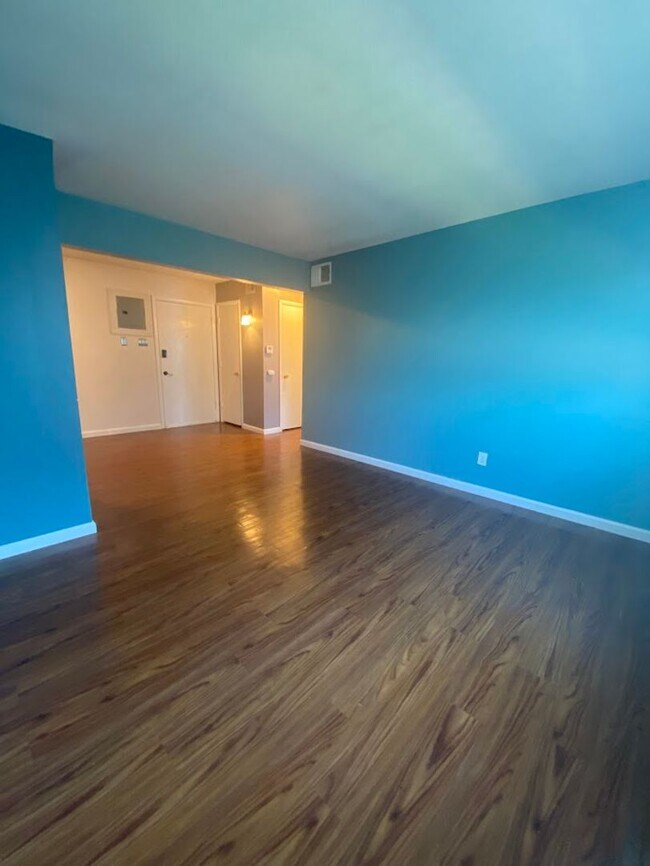 Building Photo - One Bedroom One Bath in Clifton Heights