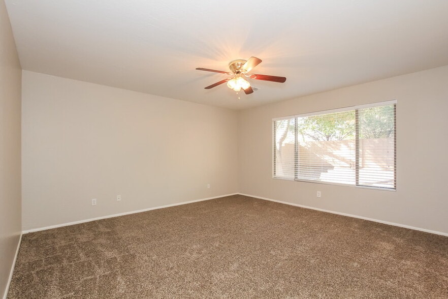 Building Photo - 8818 W Salter Dr