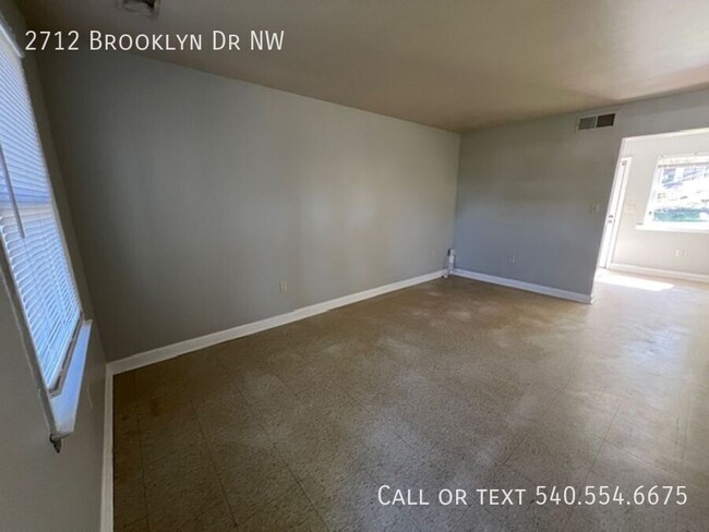 Building Photo - 2712 Brooklyn Dr NW