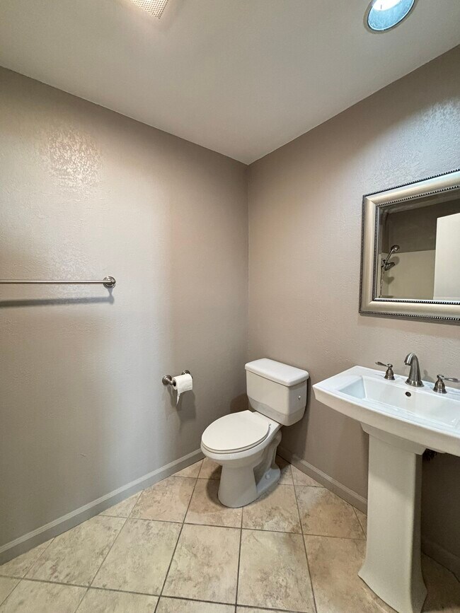 Building Photo - 2232 River Run Dr